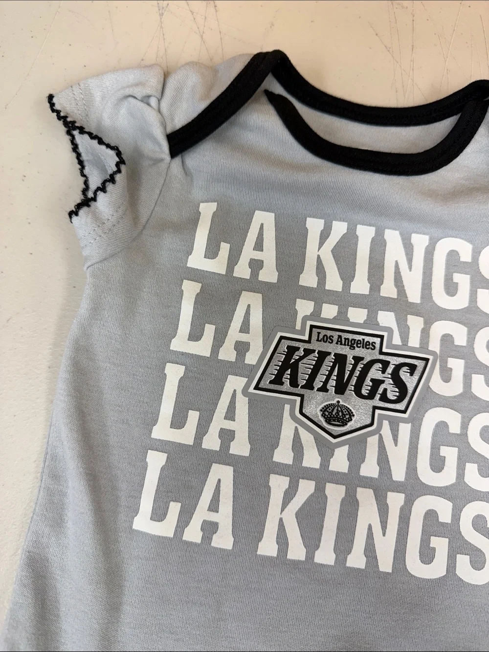 Los Angeles Kings Baby One-Piece Bodysuit in Light Gray size 3-6 months for gi